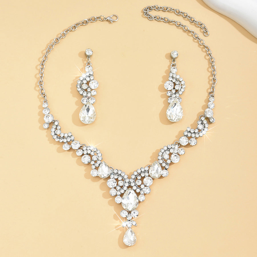 Elegant Rhinestone Necklace Set for Bridal Photography