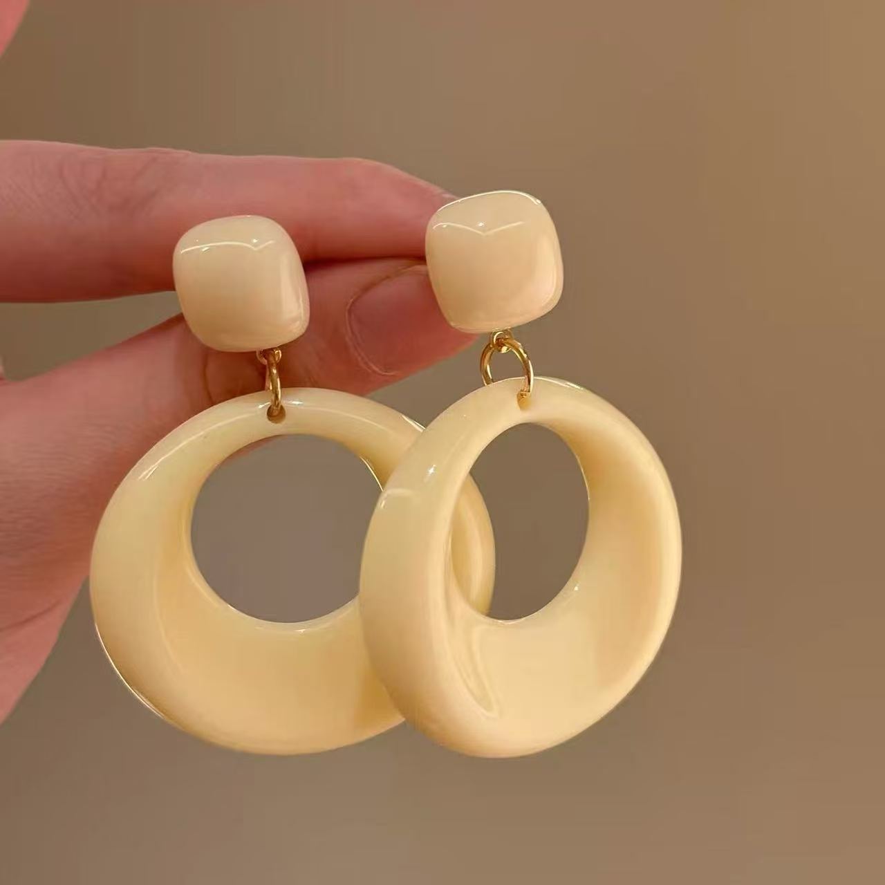 Women French Vintage Circular Flat Resin Tassel Hoop Earrings