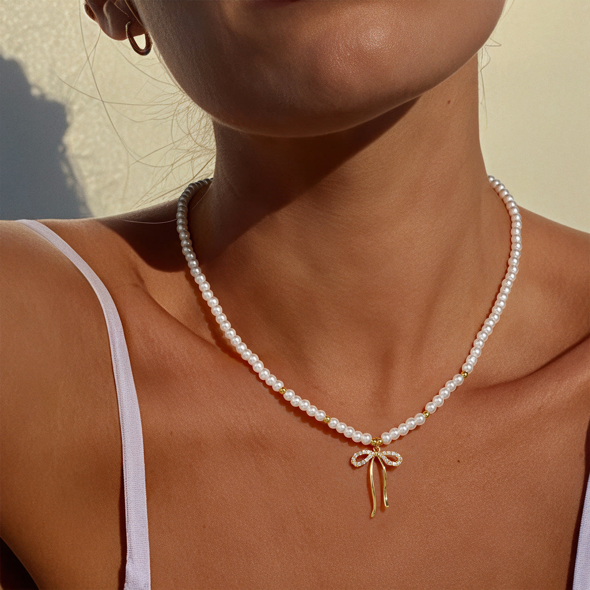 Elegant Bow Design Necklace with Inlaid Pearls for Women