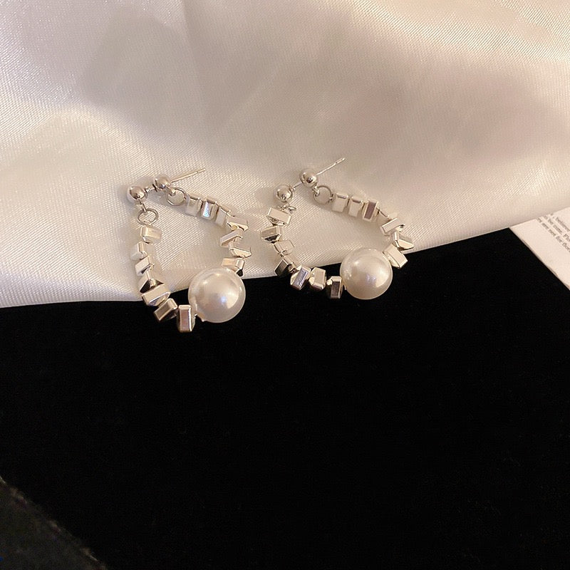 Silver Needle C-Shaped Hoop Earrings for Women - Geometric Luxury