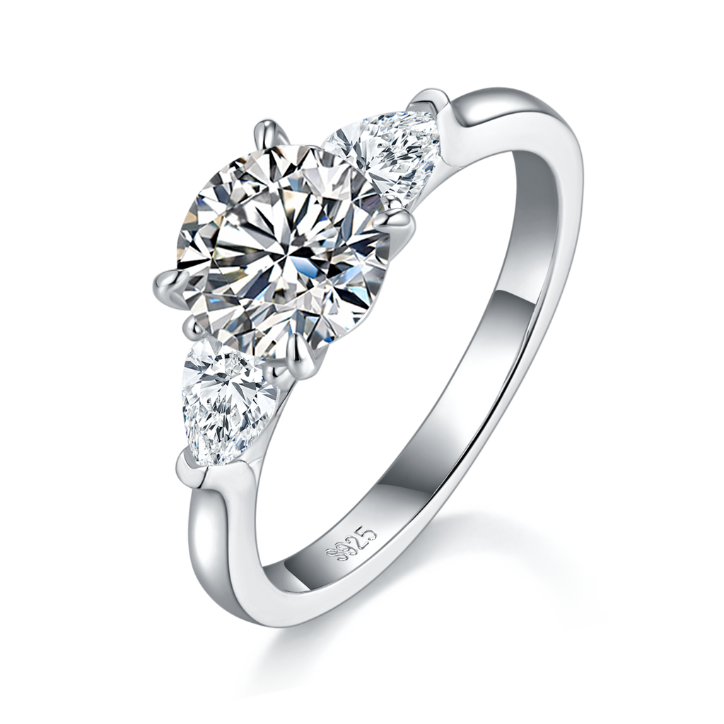 Stunning 2 Carat Round Moissanite Engagement Ring in S925 Silver