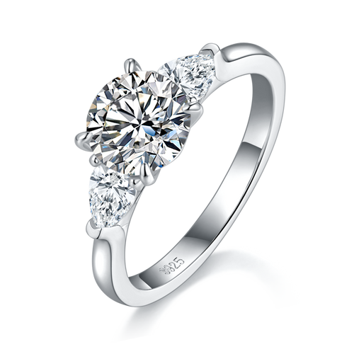 Stunning 2 Carat Round Moissanite Engagement Ring in S925 Silver