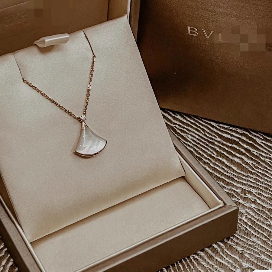 Elegant Light Luxury Fan Skirt Pendant Necklace for Women