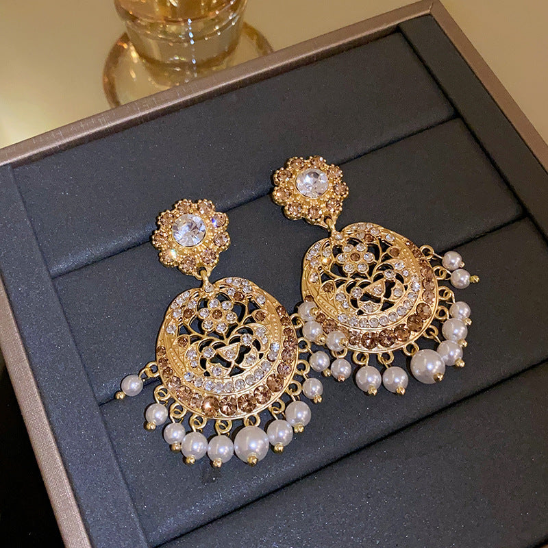Retro Light Luxury Geometric Earrings - Floral Design