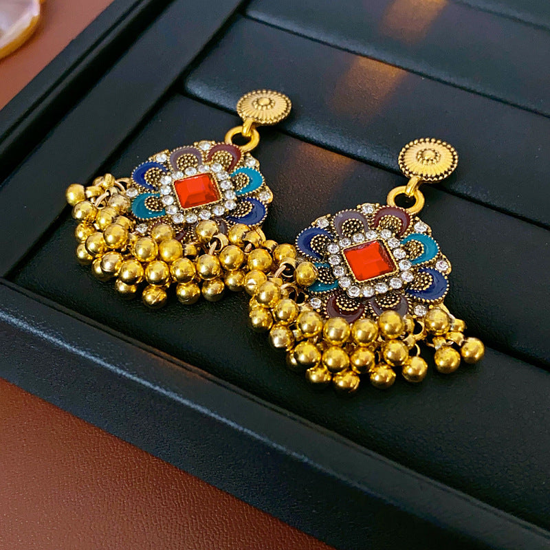 Retro Light Luxury Geometric Earrings - Floral Design