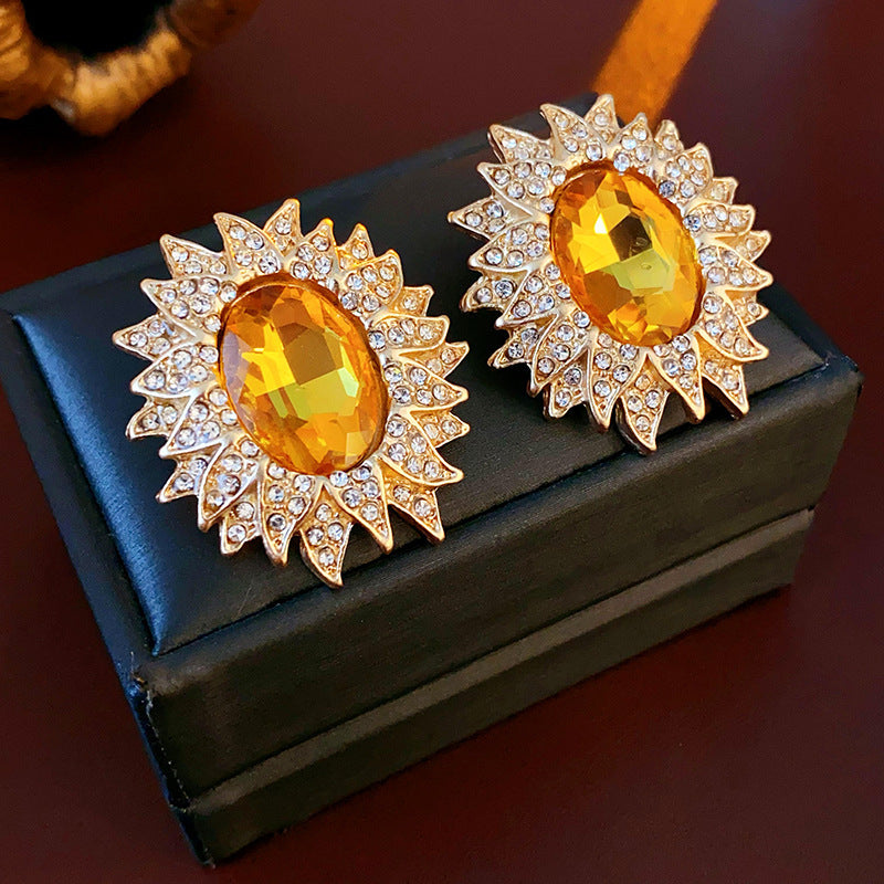 Niche Retro Palace Ear Cuffs - Light Luxury Clip On Earrings
