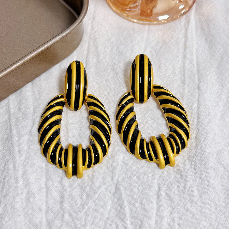 Vintage Enamel Flower Earrings - Elegant Ear Jewelry for Women