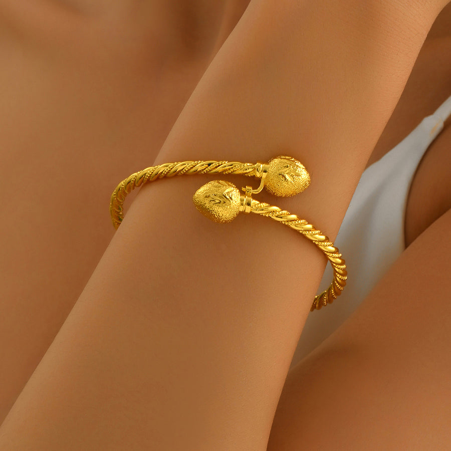 Light Luxury Geometric Bangle for Women - 18K Plated