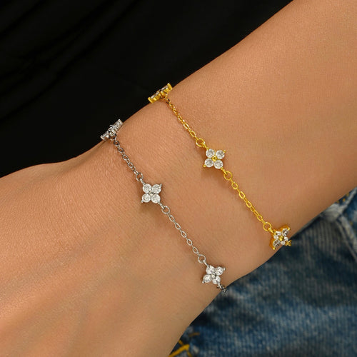 Elegant Geometric Four-Leaf Clover Bangle for Women