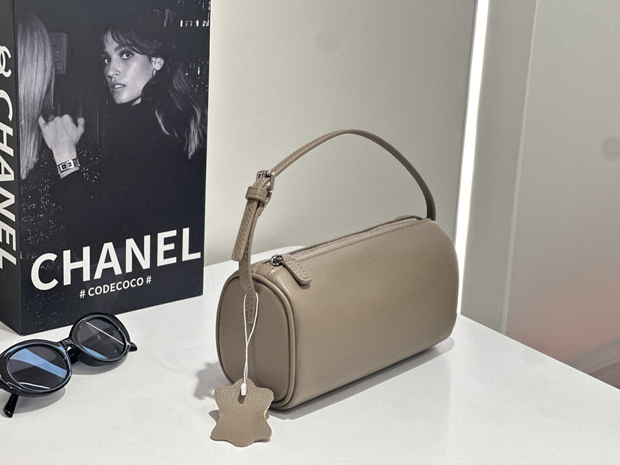 Customizable Cowhide Shoulder Pen Holder Bag for Women