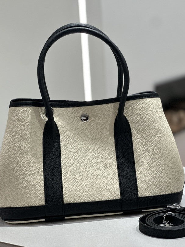 Genuine Leather Women's Handbag - Stylish & Spacious Tote
