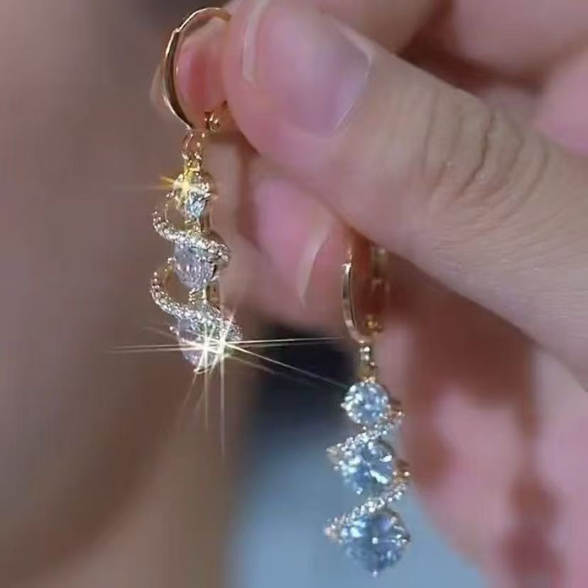 French Style Light Luxury Sparkling Earrings for Women