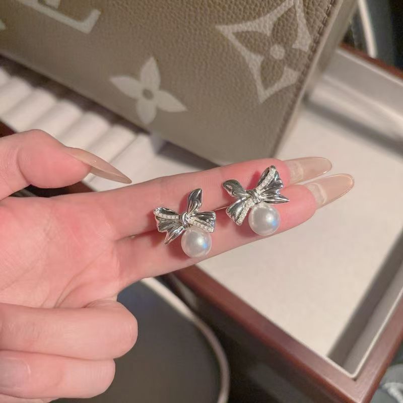 Elegant French Vintage White Pearl Bow Earrings