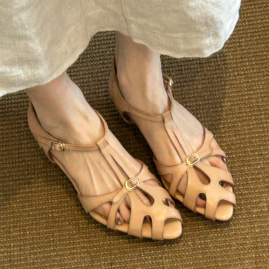Women's Closed Toe Sandals - Versatile Block Heel for Summer Dress