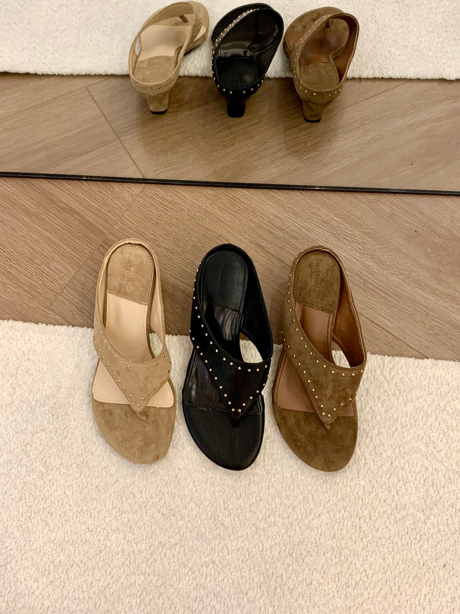 Elegant Women's Vintage Rivet Thong Slide Sandals