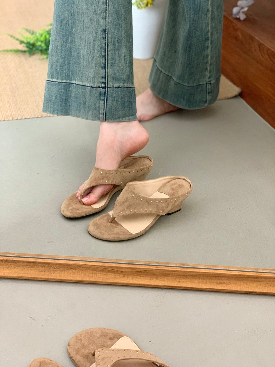 Elegant Women's Vintage Rivet Thong Slide Sandals