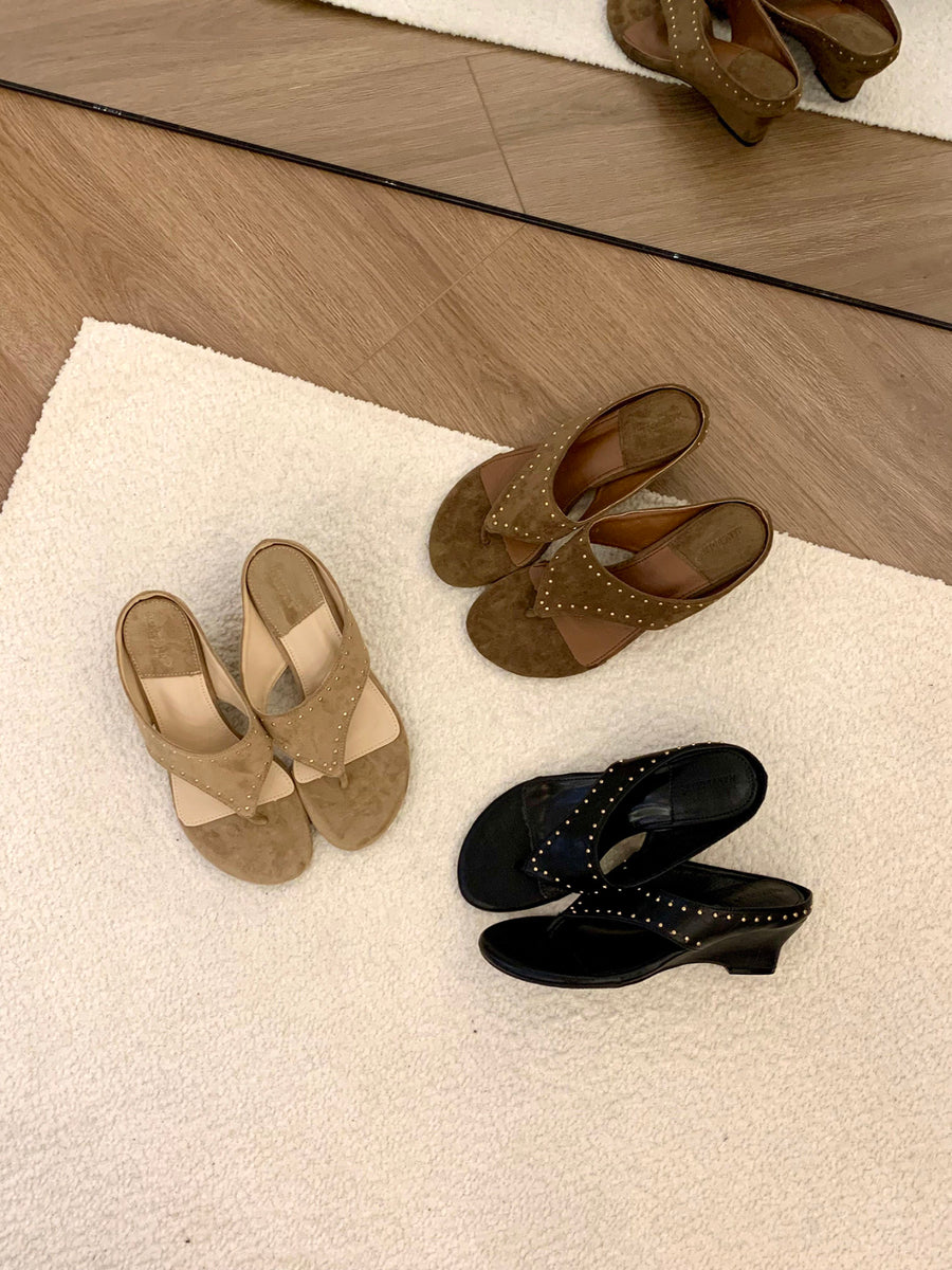 Elegant Women's Vintage Rivet Thong Slide Sandals