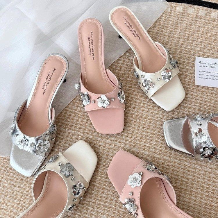 2026 New Women French Luxury One-Strap Slide Sandals