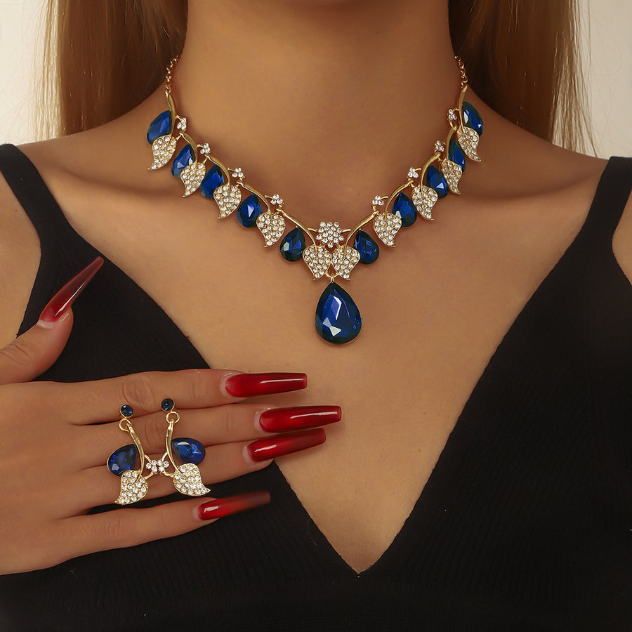 Elegant Crystal Necklace and Earrings Set for Weddings
