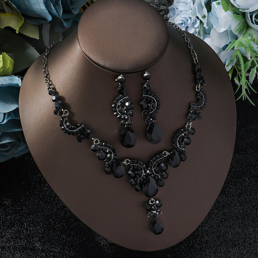 Elegant Rhinestone Necklace Set for Bridal Photography