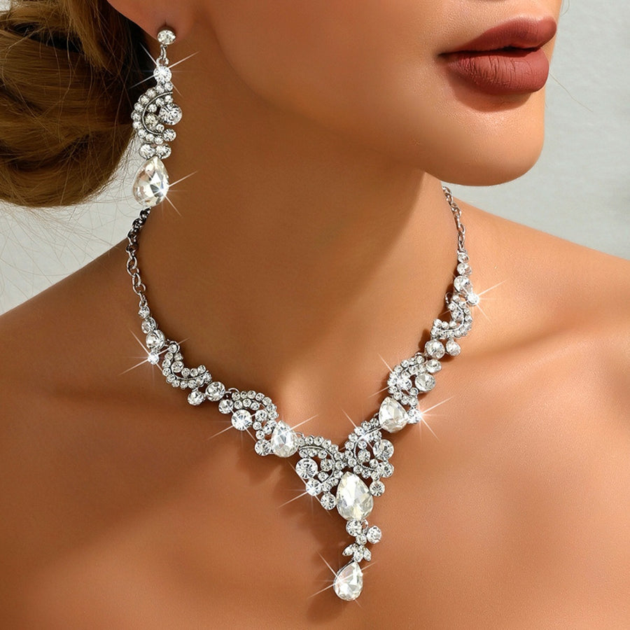 Elegant Rhinestone Necklace Set for Bridal Photography