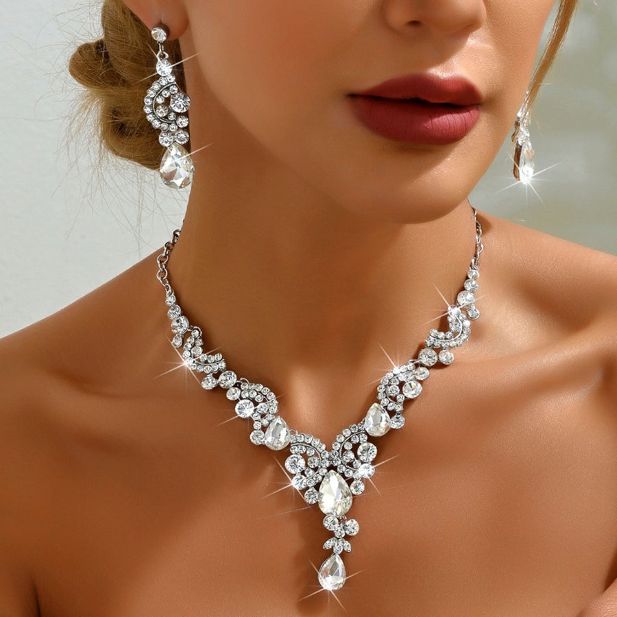 Elegant Rhinestone Necklace Set for Bridal Photography