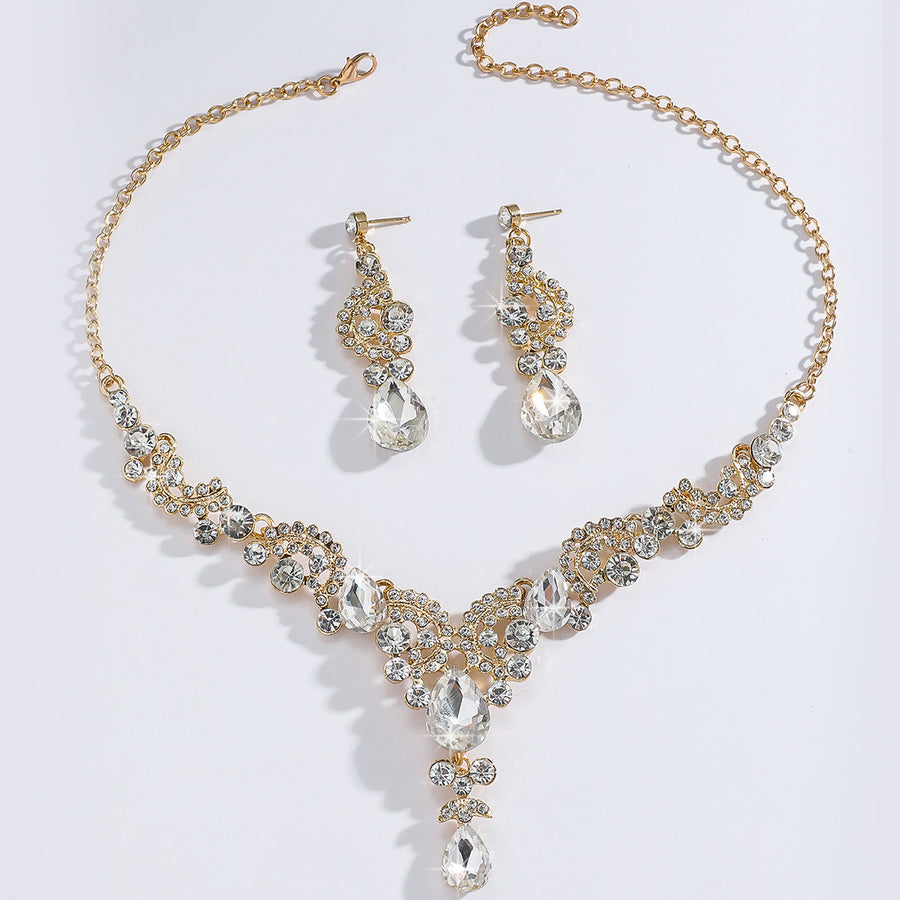 Elegant Rhinestone Necklace Set for Bridal Photography