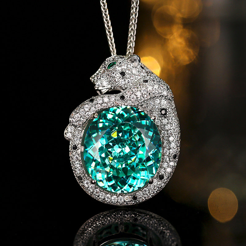 Luxury Green Retro Leopard Pendant Necklace for Women