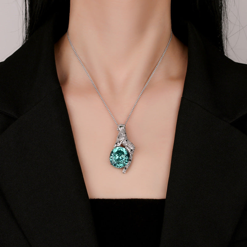 Luxury Green Retro Leopard Pendant Necklace for Women