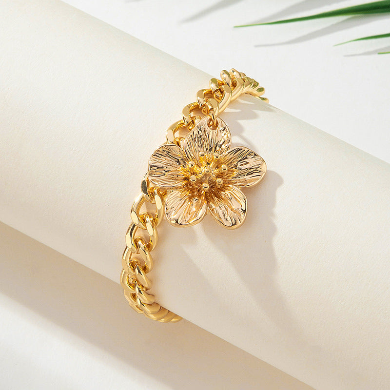 Fashionable and Elegant Golden Flower Anklet for Women