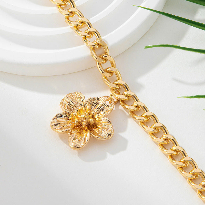 Fashionable and Elegant Golden Flower Anklet for Women