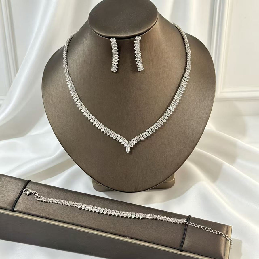 Fashionable Minimalist Fully Diamond-encrusted Choker Necklace