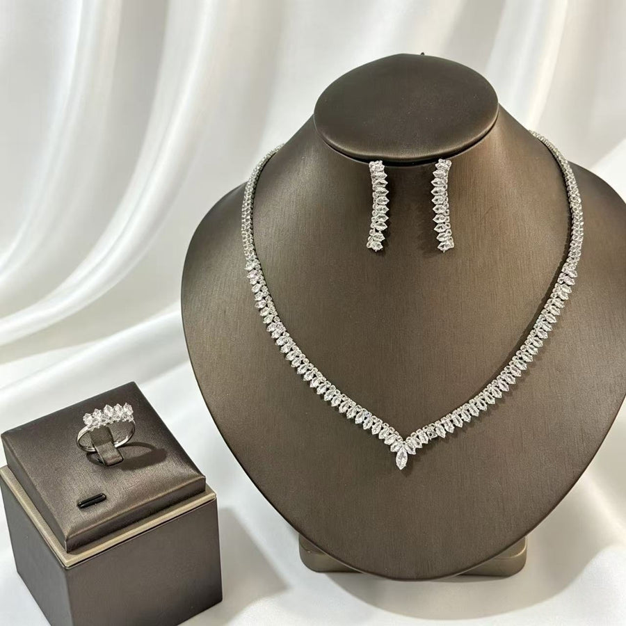 Fashionable Minimalist Fully Diamond-encrusted Choker Necklace