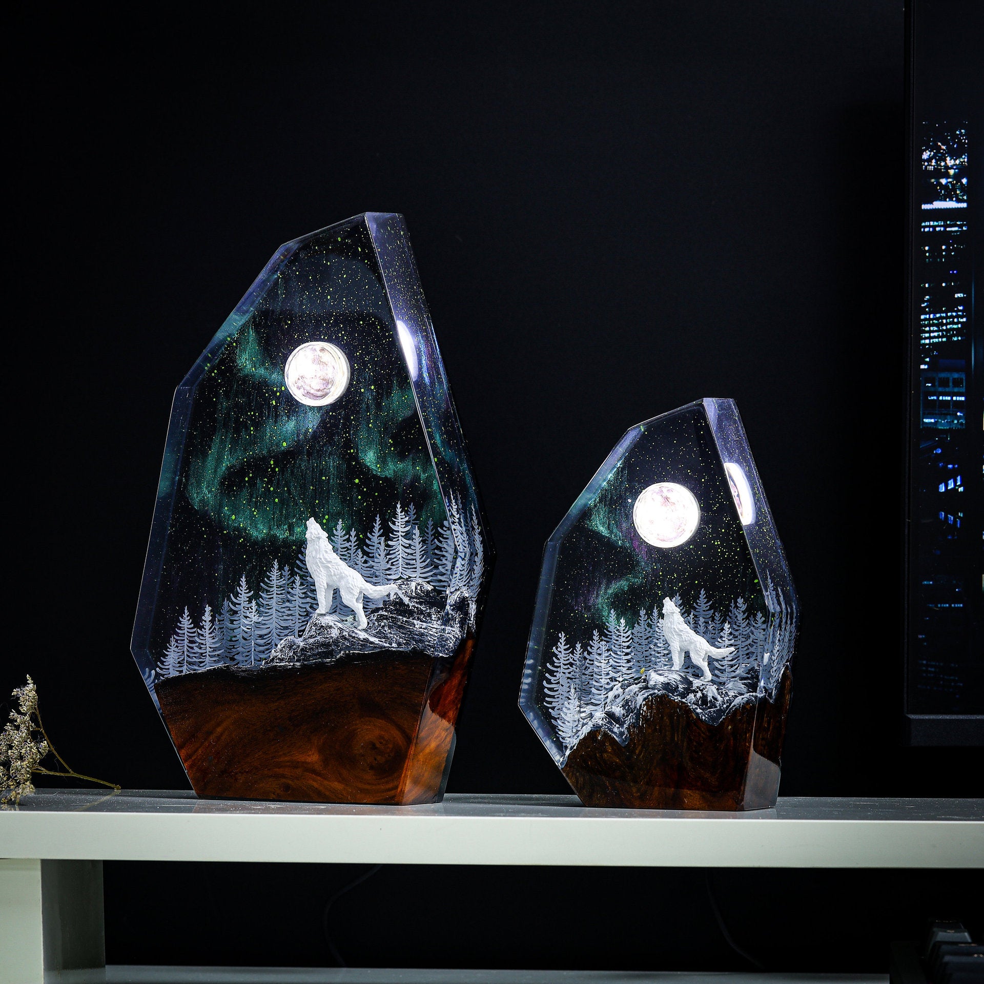 Northern Lights Snow Wolf Lamp - Creative Mood Lamp Design