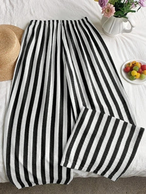 Red and White Striped Wide-Leg Pants for Casual Wear