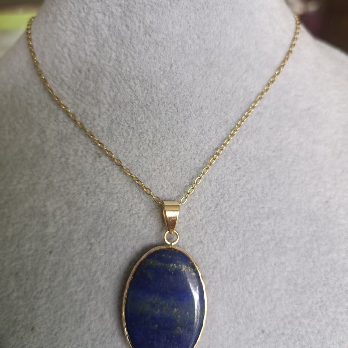 Waterdrop-shaped Round Natural Stone Pendant Necklace