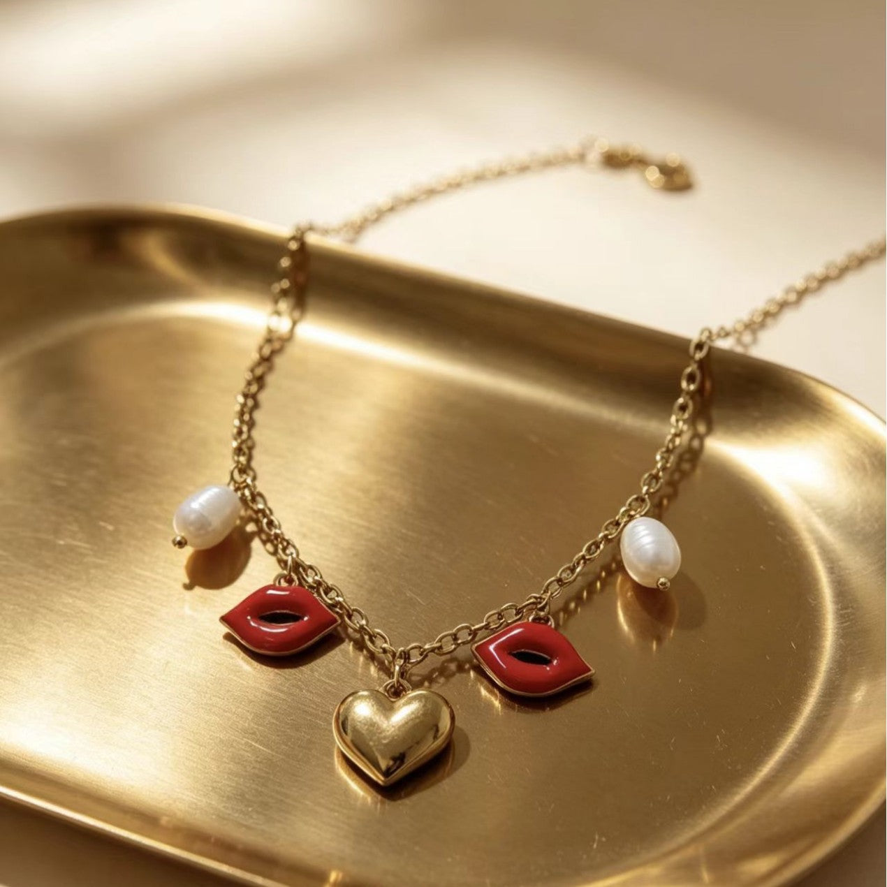 Fashionable Clavicle Chain Necklace with Heart Pendant