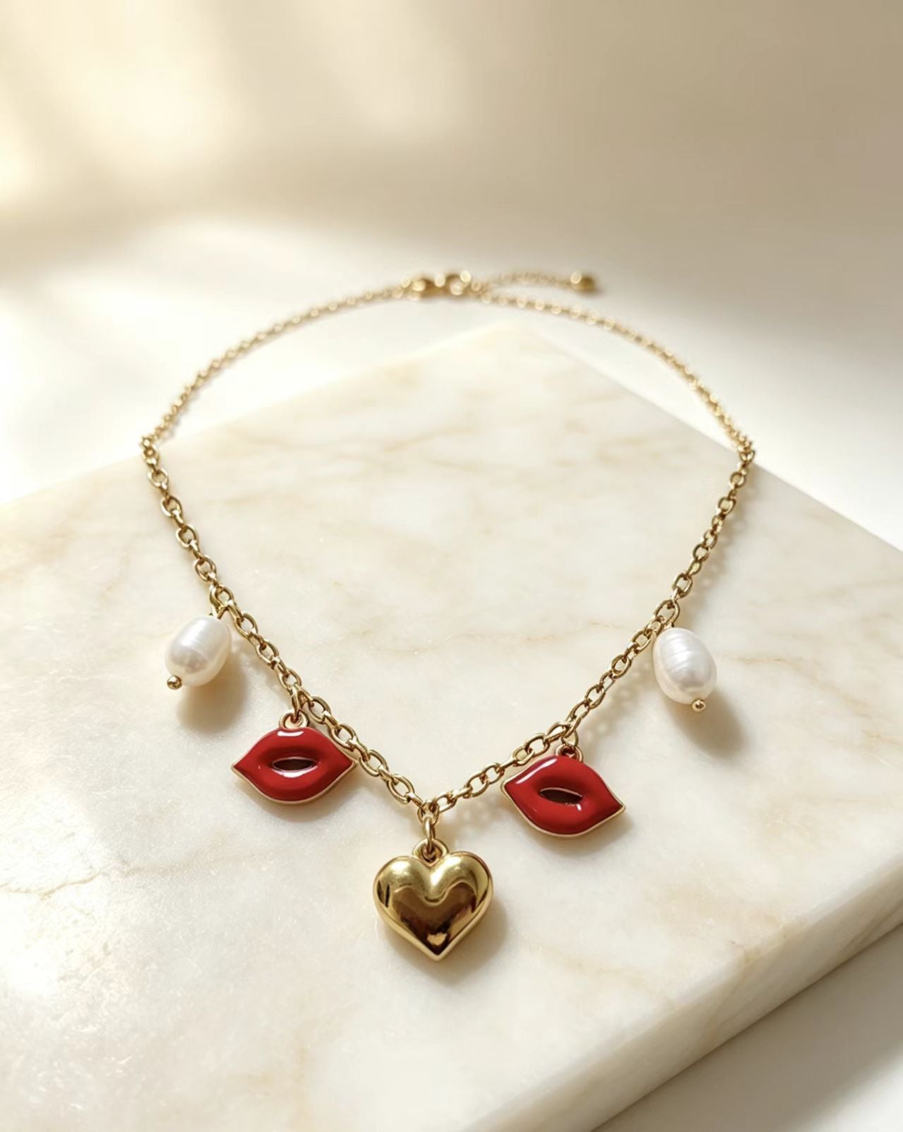 Fashionable Clavicle Chain Necklace with Heart Pendant
