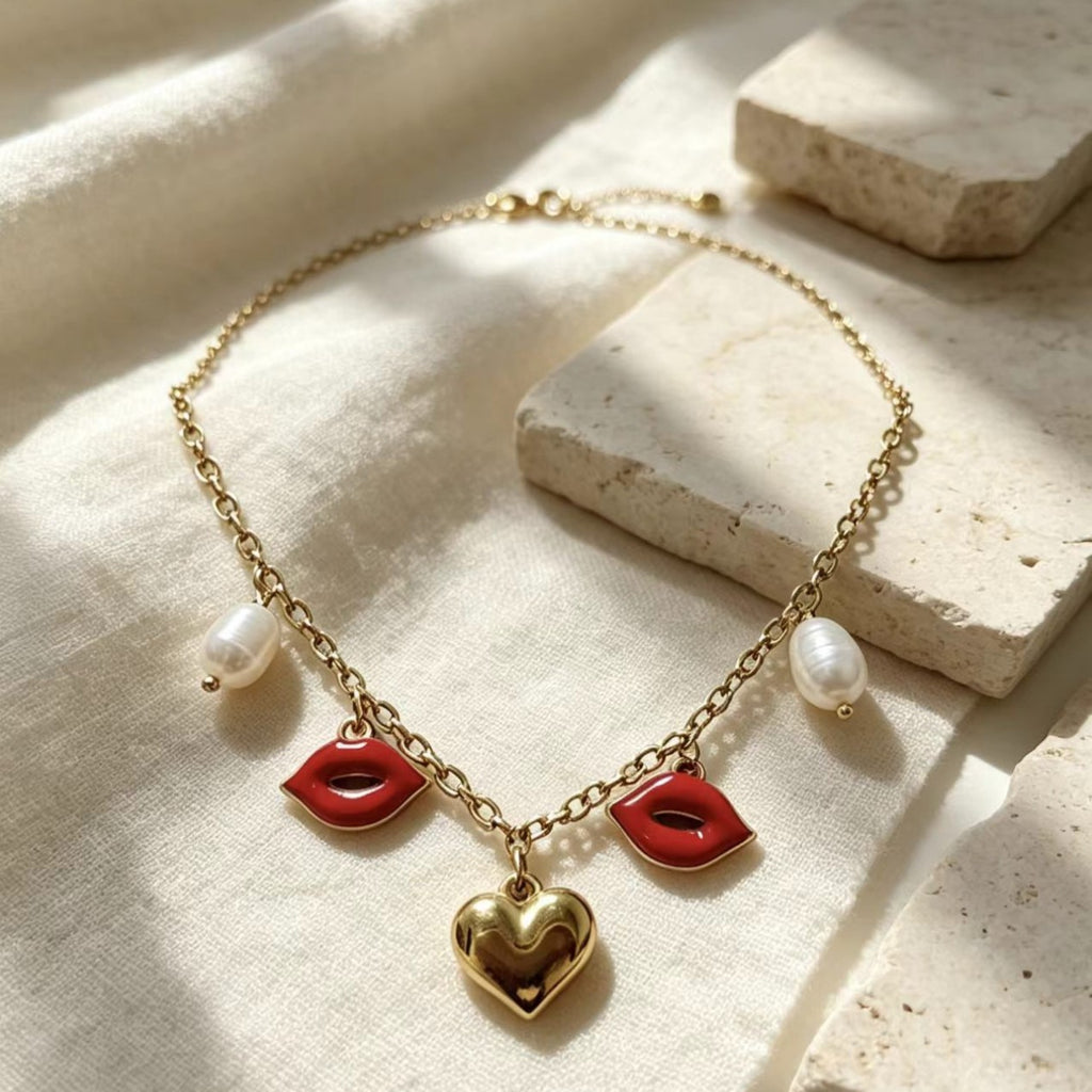 Fashionable Clavicle Chain Necklace with Heart Pendant