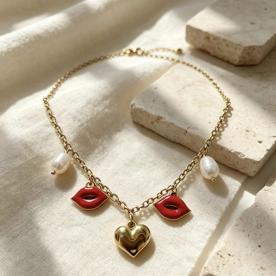 Fashionable Clavicle Chain Necklace with Heart Pendant