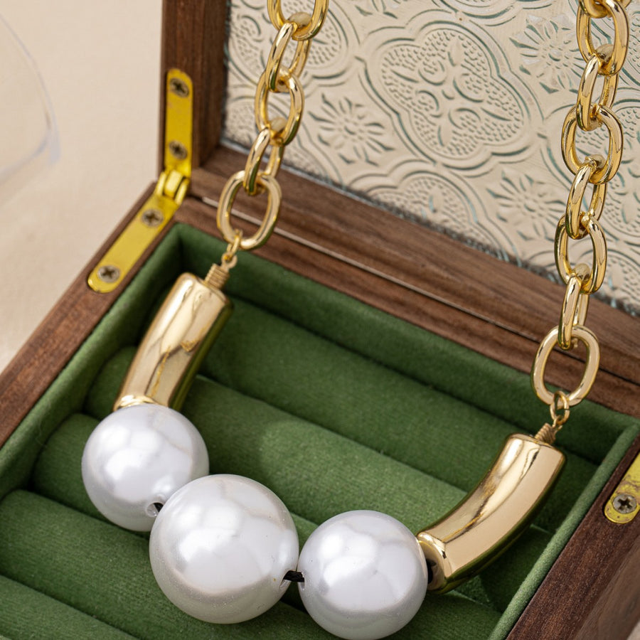 High-Quality Pearl-Resistant Statement Short Necklace