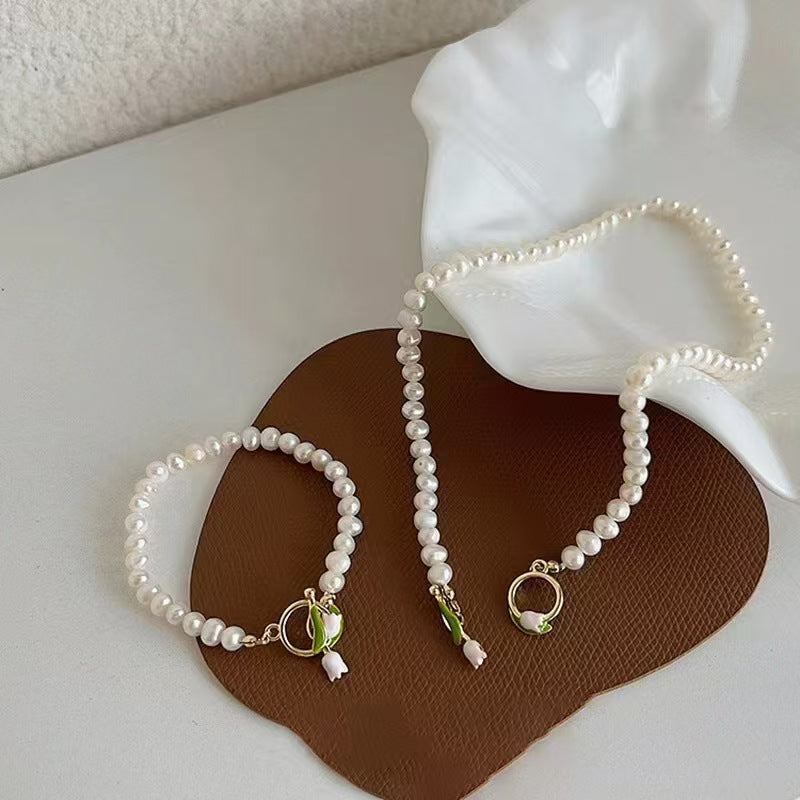 Elegant Pearl Tulip Necklace with OT Clasp - Timeless Accessory