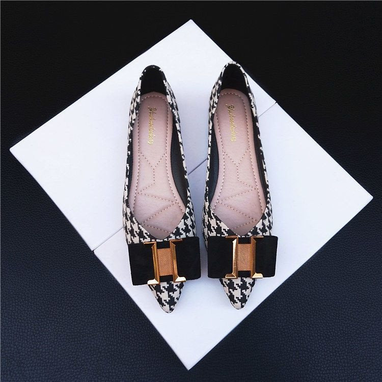 Comfortable and Versatile Low-Cut Womens Flats