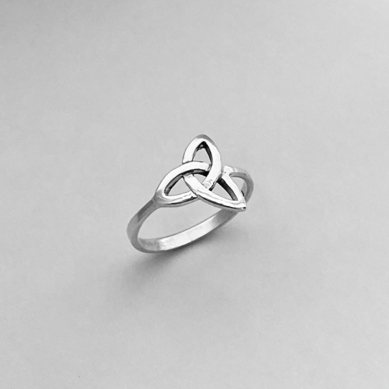 European and American Vintage Plain Band Ring - Timeless Elegance