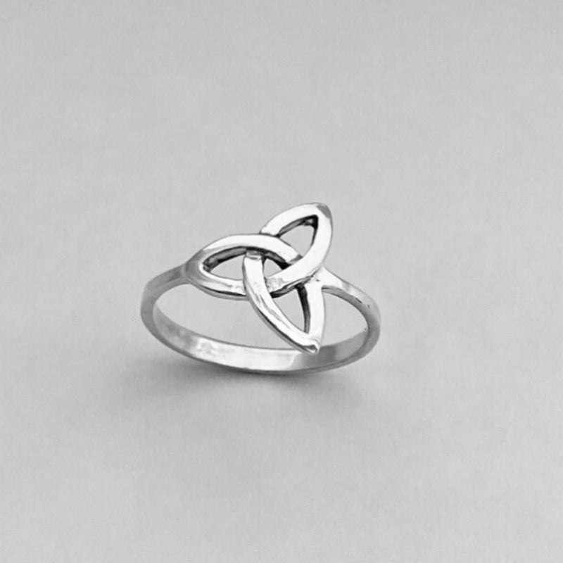 European and American Vintage Plain Band Ring - Timeless Elegance