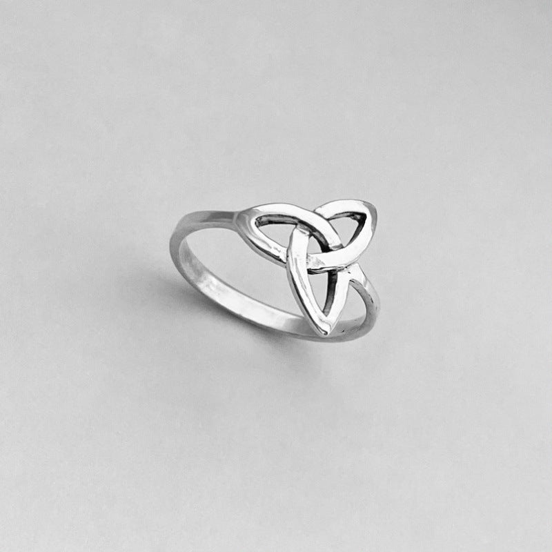 European and American Vintage Plain Band Ring - Timeless Elegance
