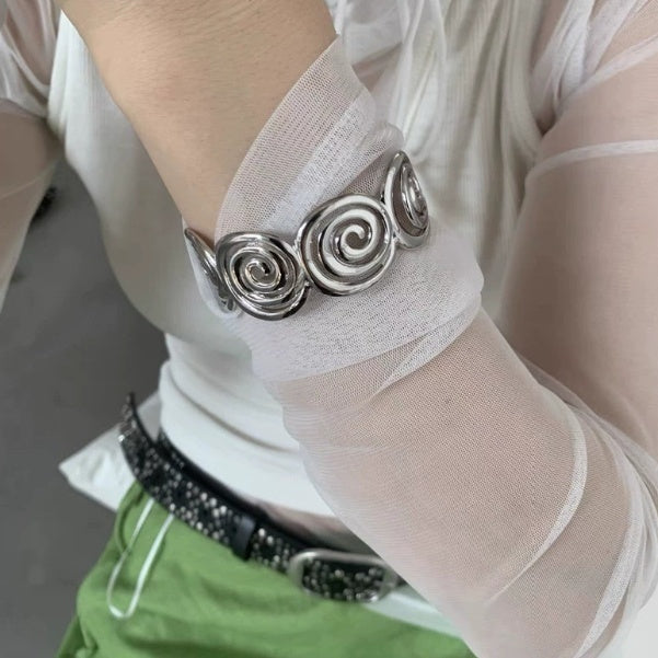 Adjustable Open-ended Linear Design Bracelet for Every Occasion