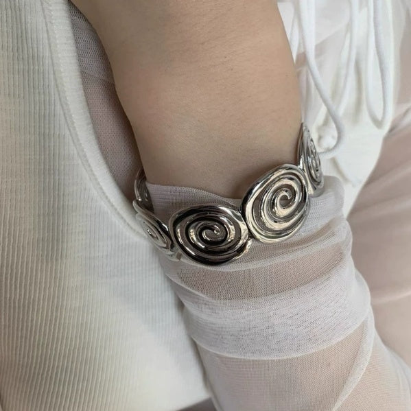 Adjustable Open-ended Linear Design Bracelet for Every Occasion