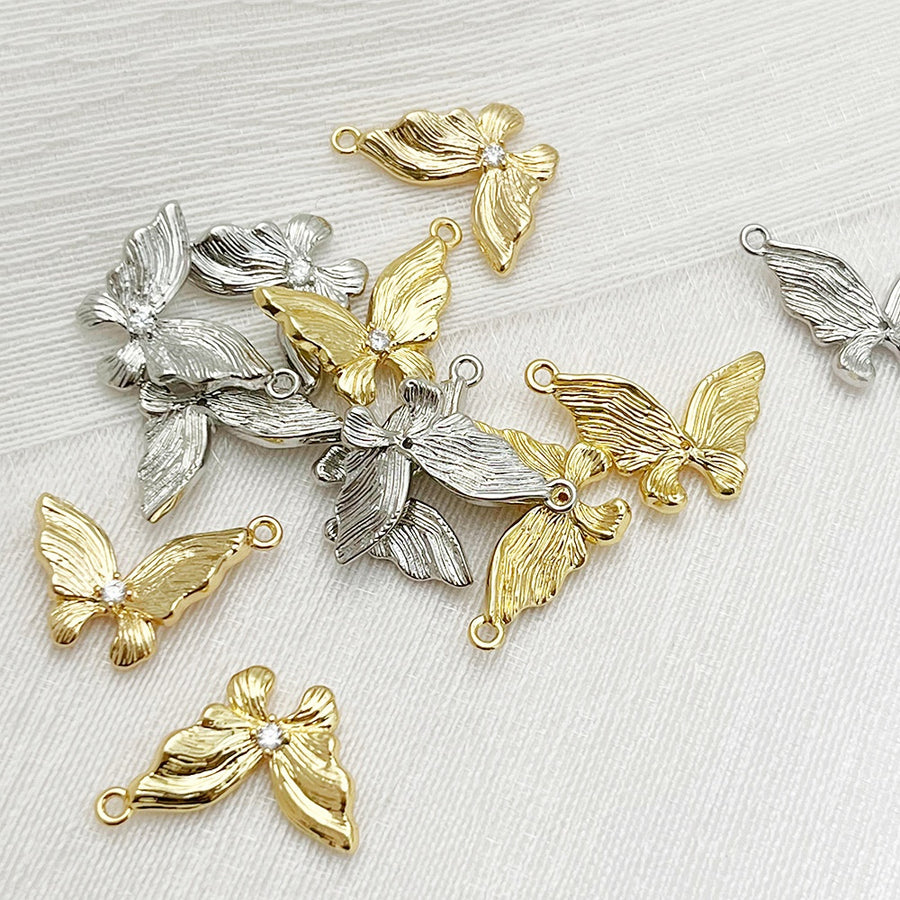 Real Gold Fine-grain Three-dimensional Butterfly Pendant