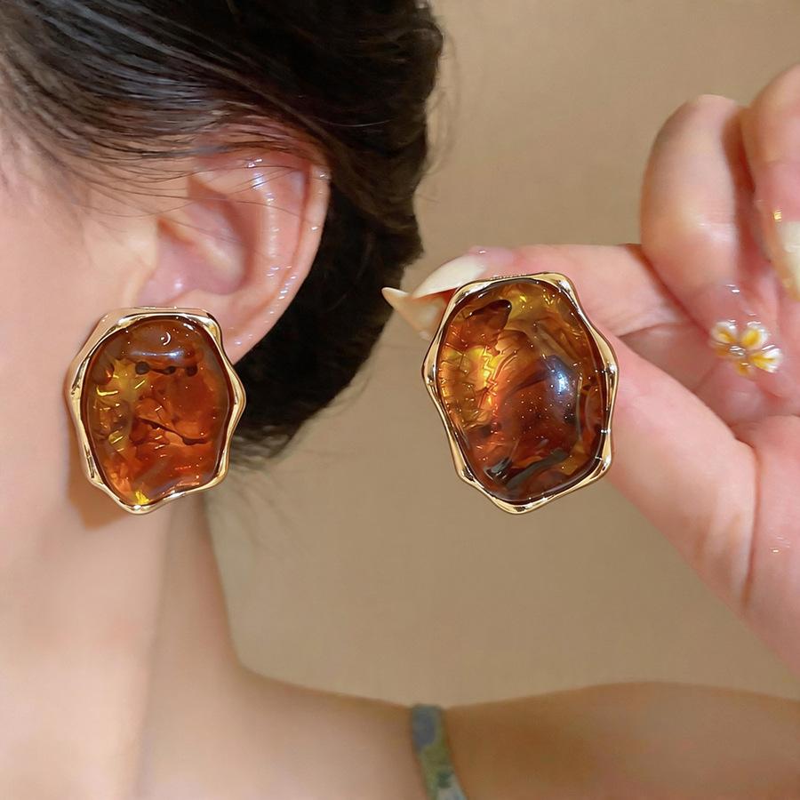 Silver Needle Pleated Resin Oval Minimalist Earrings